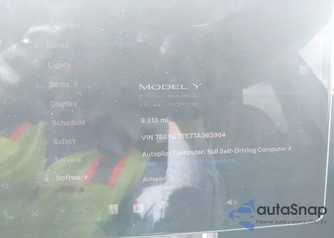 2026 Tesla Model Y Long Range Dual Motor All-Wheel Drive/Long Range Launch Series z USA, uszkodzony, nr VIN 7SAYGDEE7TA393964